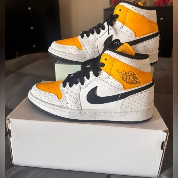 Nike Air Jordan 1 Mid Perforated University Gold - Picture 7 of 9